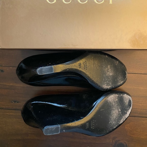 Gucci Vernice Naplack wedge in black. - Picture 3 of 11